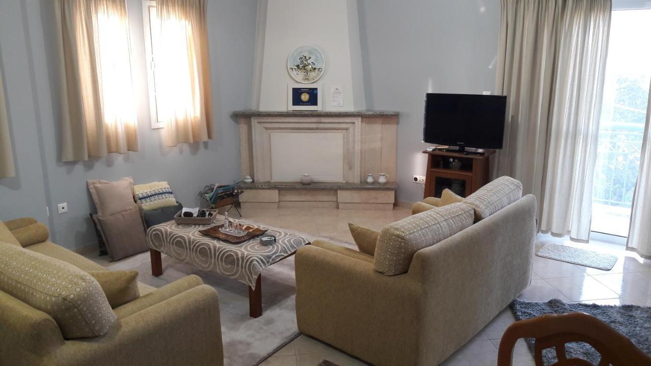 Family Apartments Meszolóngi Kültér fotó