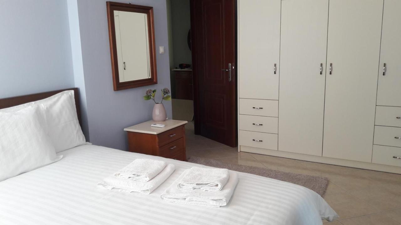 Family Apartments Meszolóngi Kültér fotó