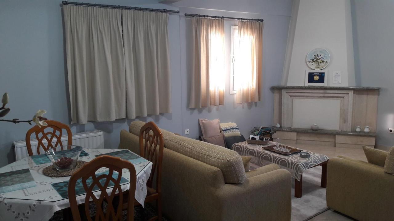 Family Apartments Meszolóngi Kültér fotó